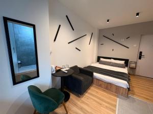 E - Central Room Three