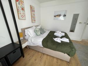 Queens - Cosy Central Apartment - JTAP Properties