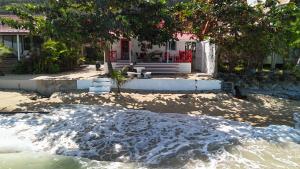 Oceanfront Villa at Bang po Beach-Koh Rooms