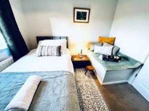 Dogs Welcome Peaks Retreat Views 3BR Sleep 5