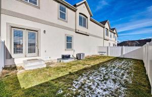 Mtn View Townhome, Pool, BBQ, 17 Mi to Snowbird