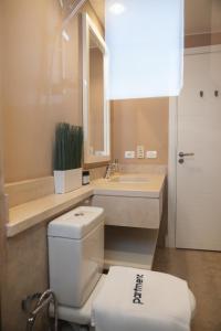 Spacious Lagoon View Villa At Joubal