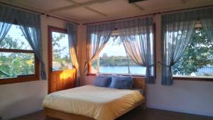 Nhà Bên Hồ- The Peaces House