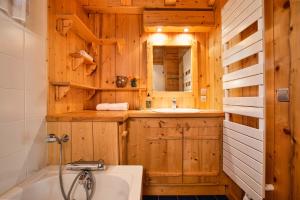 Chalet des Cristaux cosy alpine style for 5 - Happy Rentals