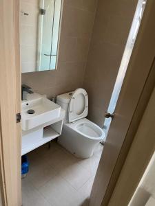 Tokei Apartment - The Sóng Building, walking to beach