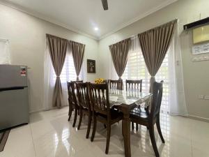 Kundang Villa @ Tasik Biru - 3 Bedrooms Bungalow