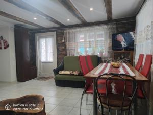 Casa La Umbra Muntilor