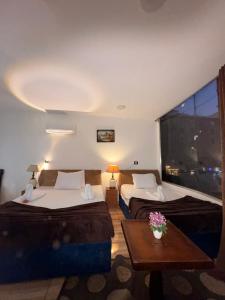 Revento Hotel DownTown,Adly