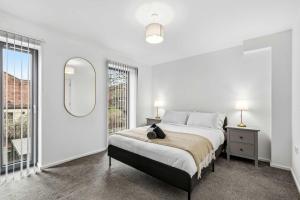 Seven Space - Cozy 3-Bed Stay with Parking