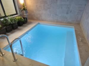 Large duplex apartment with spa 10min walk from Malta Airport - sleeps 7