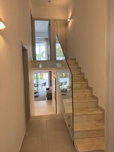 Sunny Acacia Apartment