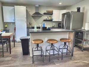 Private Quiet ADU-Guesthouse 10 mins to Airport & Downtown