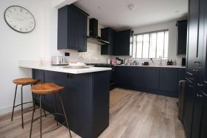 Stylish 3 Bed Home In Bath - Private Parking WiFi