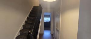 The Glen - Contractor Haven with Fast WiFi & Easy Parking by Hosterooo