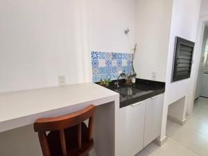 AP Completo em Meia Praia – Fácil Acesso e Garagem