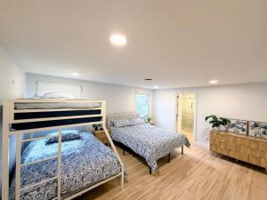 Remodeled 3 bedroom house, walk to the beach