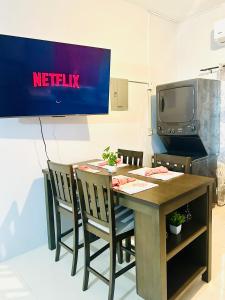 2 Love Birds Abode 3 Minutes to Beach