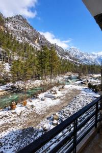 Hotel Mid Orchard Kasol -River Side