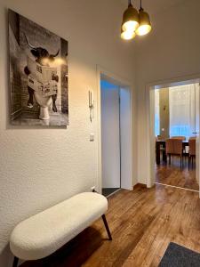 Premium-Apartment im Duisburger Süden, nähe Düsseldorf Flughafen & Messe, Komplett ausgestattetes Apartment mit modernen Altbau-Flair