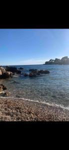 For rent 2-bedroom Bandol waterfront Barry beach