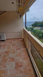 For rent 2-bedroom Bandol waterfront Barry beach