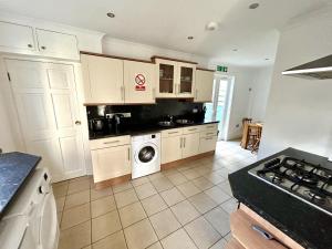 The Blue House - Godolphin - Large Spacious Home