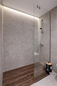 Piraeus Port Luxury Suites No3