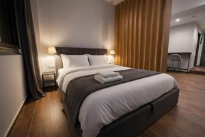 Piraeus Port Luxury Suites No3