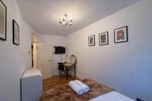 Central London Flat Steps from Piccadilly Circus