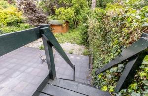 Bright Ground-Floor Apartment with Garden