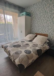 Chambre à la nuit avec petit déjeuner