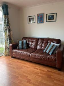 2-Bed Home with Parking, Near Airport, NEC & JLR
