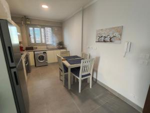 Luxury 1 Bedroom High Furniture In Palm Parks