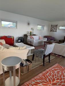 Rosemary cottage on Lake Ontario