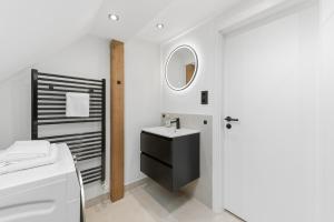 Malu Rooms - im Zentrum, Balkon, Klima, 24h Checkin, Waschmaschine, SmartTv, am Schloss, Saniert und modern