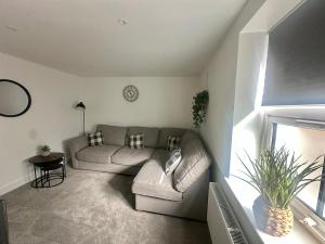 Cypress House - by Shortstays4u A Modern 2 Bedroom House in the town centre!