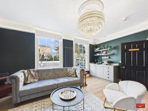 Rotunda Suite at Regency 24