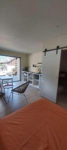 La grange Studio à 100 mètres du lac N1