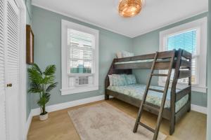 The Lazy Palm Cottage with Hot Tub and Near Beach