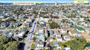 The Lazy Palm Cottage with Hot Tub and Near Beach