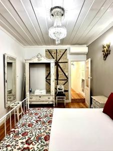 Kitsch Corner Paradise I