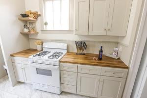 Modern 1BR Apartment with Quick Downtown Access