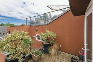 Private Penthouse Beside Beach with Rooftop Patio