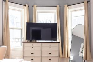 Elegant, Spacious 3BD, 1BA in Boston