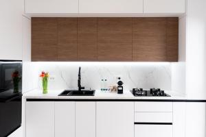 Soni Luxury Apartments 321 Plaza with Free Private Parking & Self Check-in