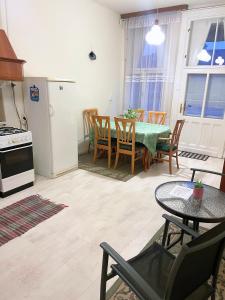 Bright, Spacious Classic Apartment in the City Center