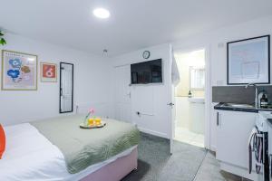 Jephsons Lodge Studio 4 - Free Parking, WiFi, Netflix & Prime, Cosy Basement Studio