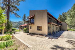 Modern Studio Deluxe #231 at Donner Lake Village