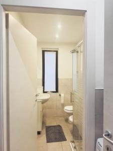 Private Room with Ensuite In Front of Saronno Station img15