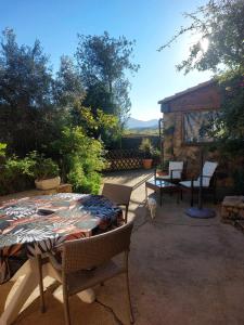 Calvi, 4-person apartment with pool, quiet, close to beaches, piscine, calme